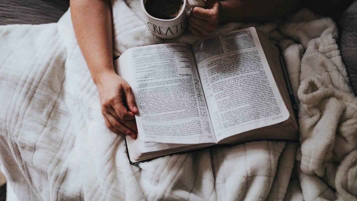 Si vous marchez chaque jour à la même heure, votre cerveau fabrique en silence quelque chose qu'aucune thérapie ne sait im...